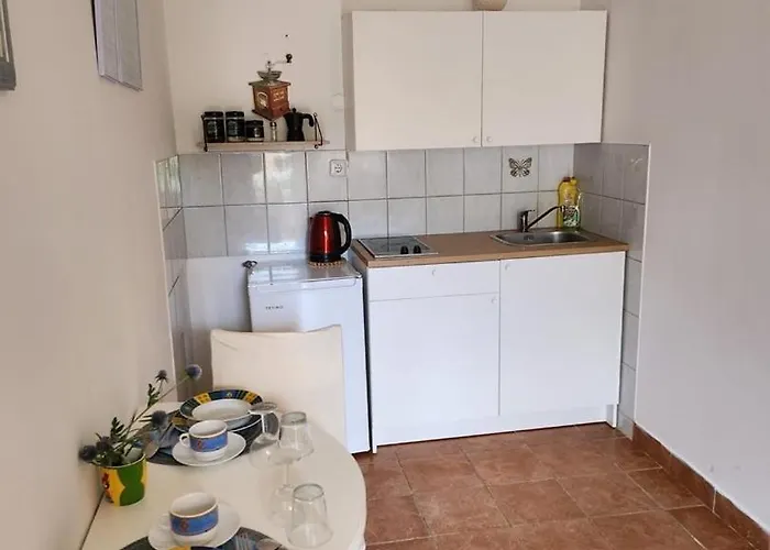 Pape بيت ضيافة مالينسكا